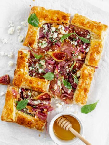 Caramelized Onion Tart With Puff Pastry