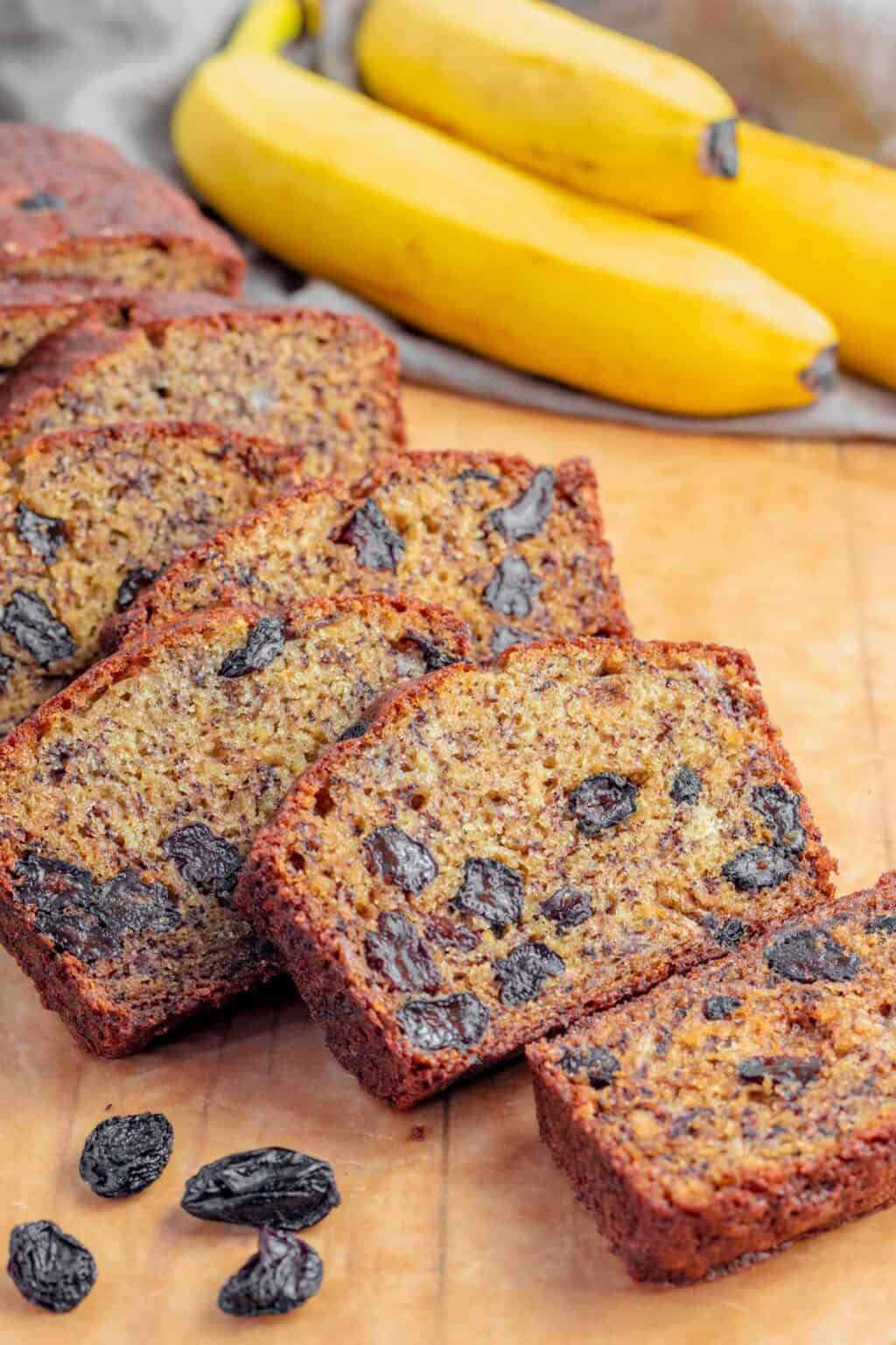 Cinnamon Banana Bread With Raisins - Cookrita