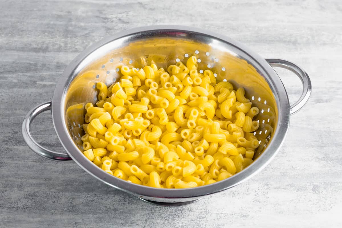 cooked elbow macaroni in colander