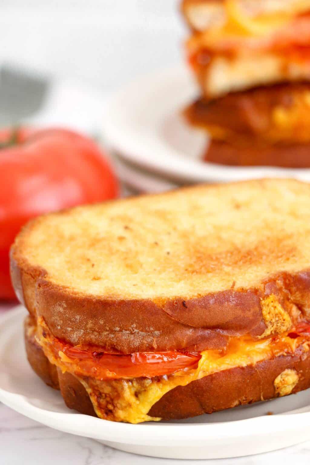 Air Fryer Grilled Cheese With Tomato Sandwiches - Cookrita