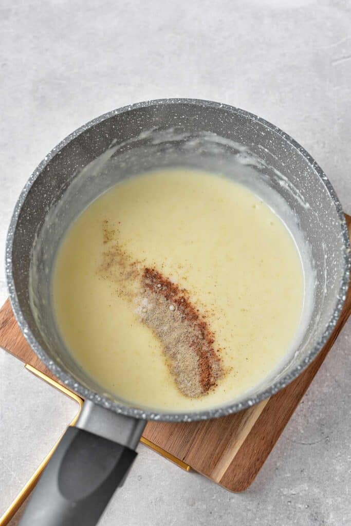 creamy roux in a pot.