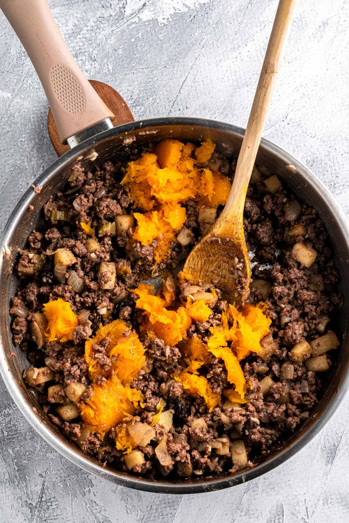 adding squash puree to beef mixture.