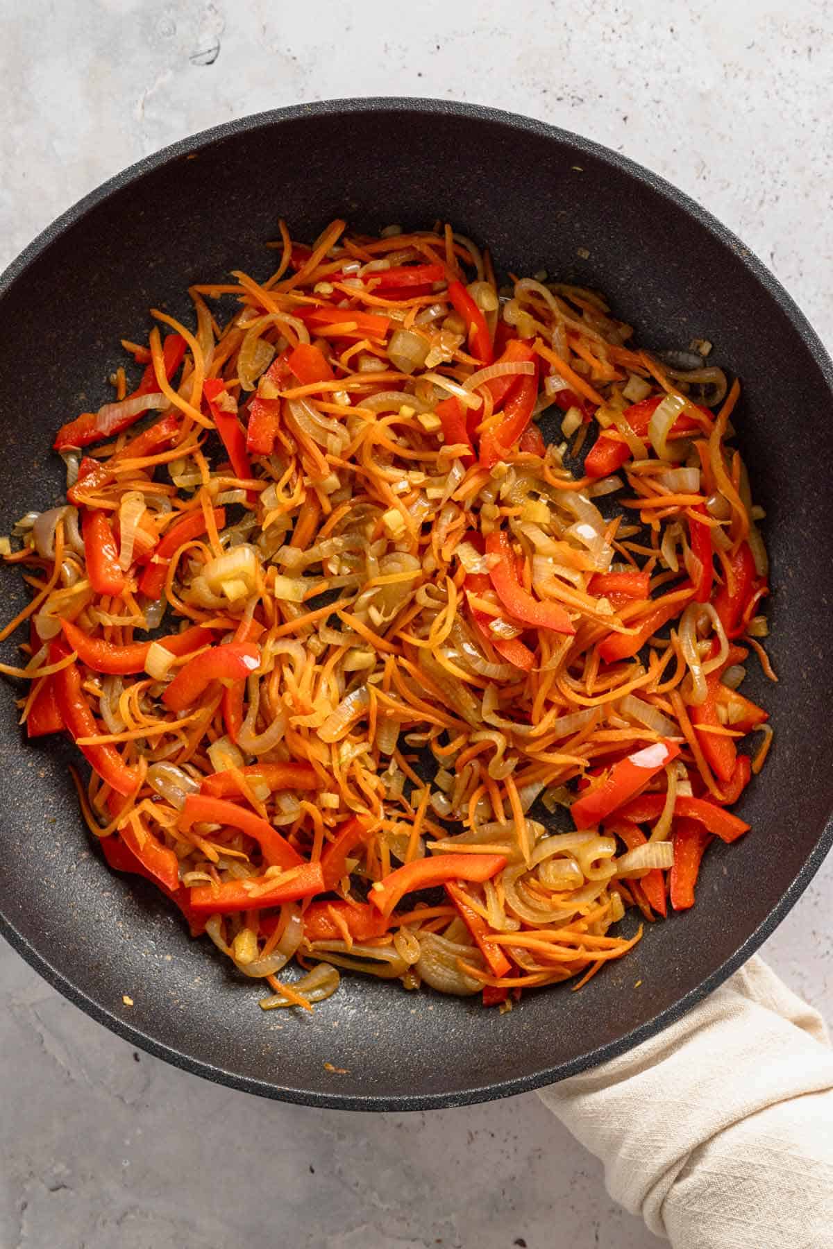 bell peppers and carrots in skillet.