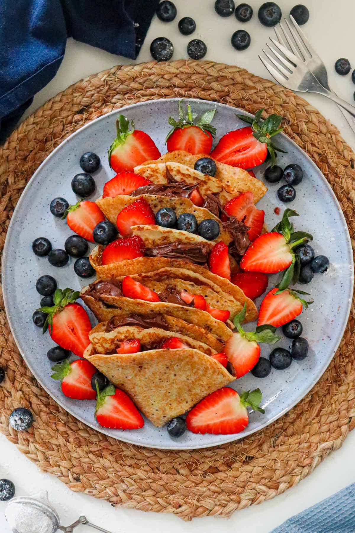 crepes with nutella and starwberries.