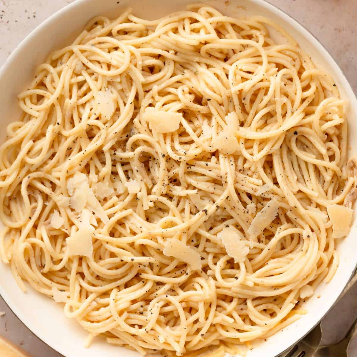 Cacio e pepe spaghetti.