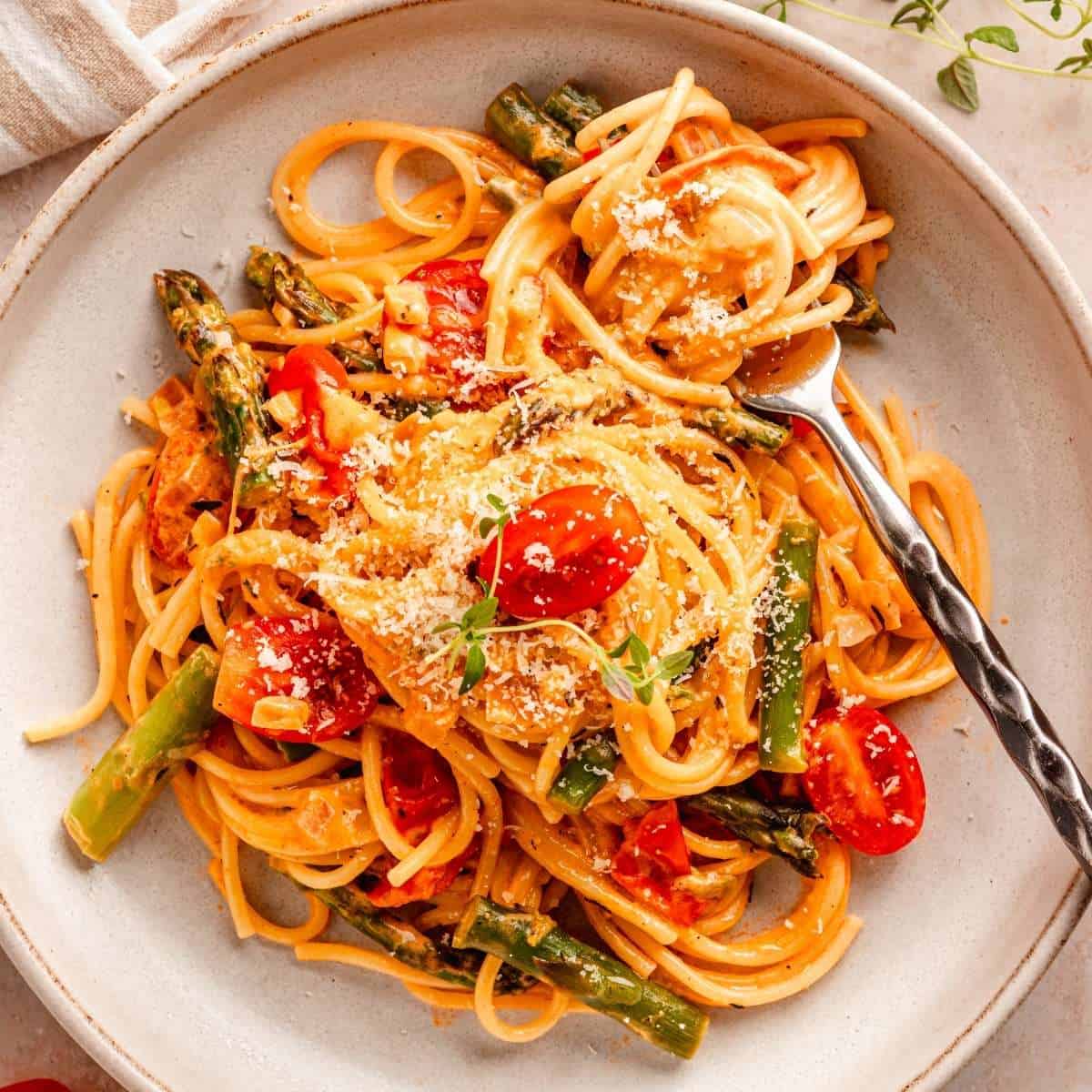This 25-Minute Asparagus Pasta Tastes Way More Indulgent Than It Is